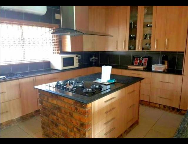 4 BEDROOM HOUSE FOR SALE IN MEER EN SEE